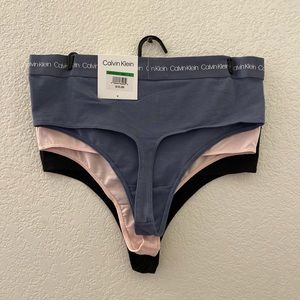 Calvin Klein 3-pack Mid Rise Thong Size L